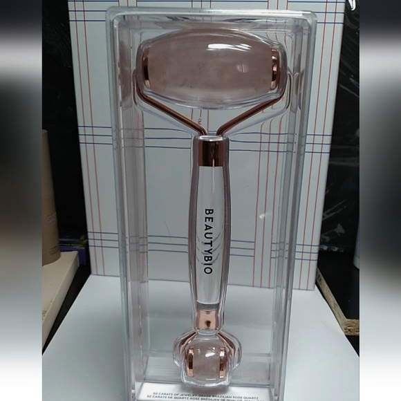 BeautyBio Rose Quartz Roller - Pink - Picture 3 of 4